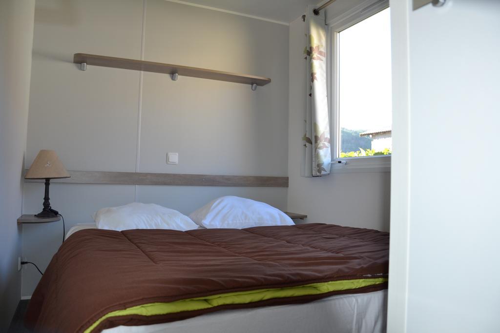 Camping La Mare Aux Fees Hotel Roquefeuil Exterior photo
