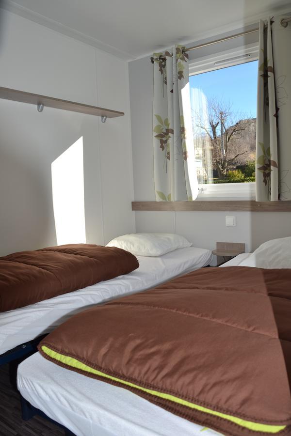 Camping La Mare Aux Fees Hotel Roquefeuil Exterior photo