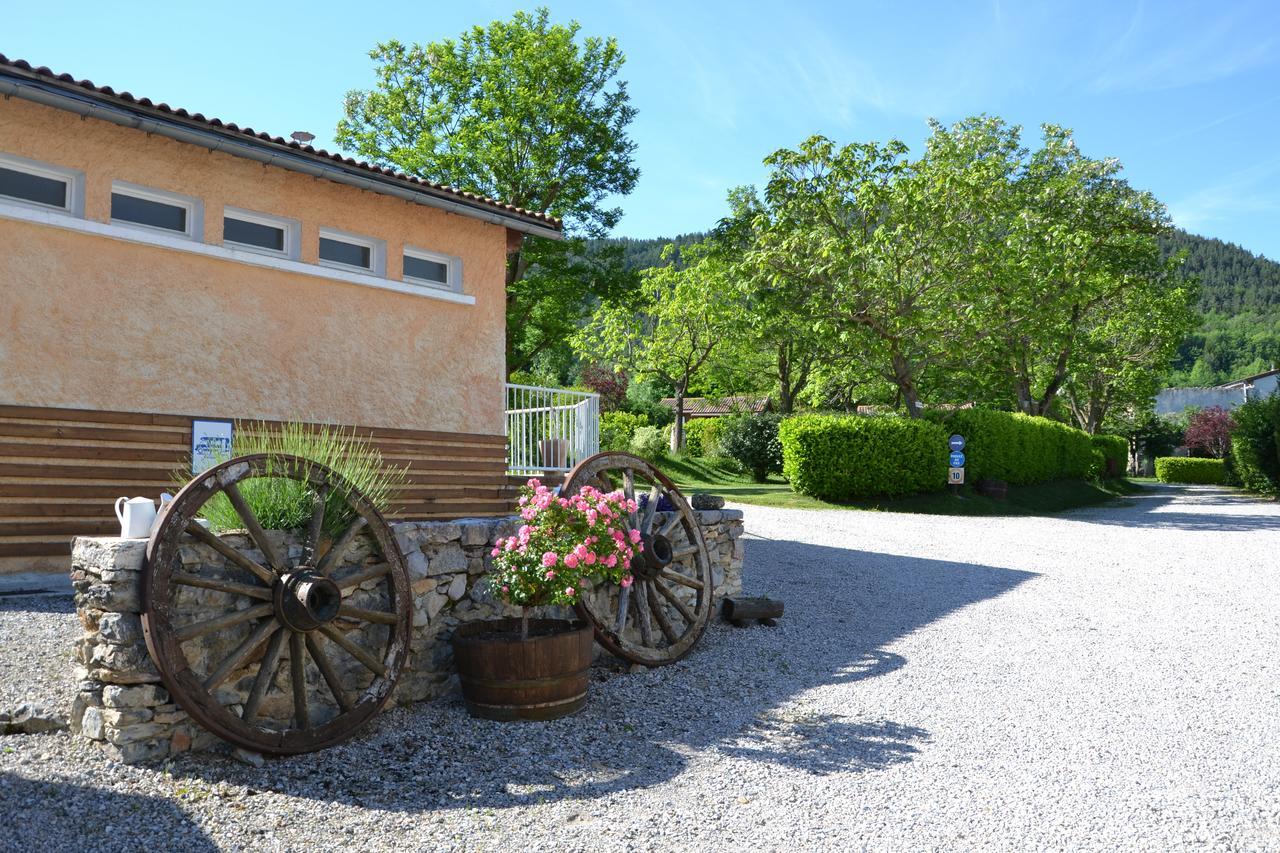 Camping La Mare Aux Fees Hotel Roquefeuil Exterior photo