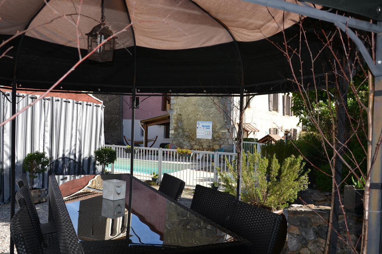 Camping La Mare Aux Fees Hotel Roquefeuil Exterior photo